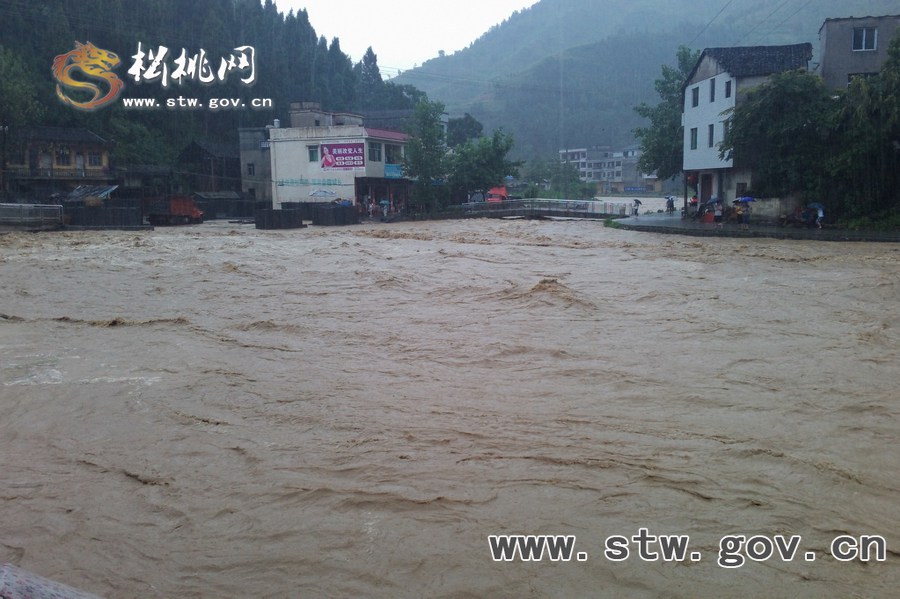 特大暴雨襲擊松桃 搶險(xiǎn)救災(zāi)爭(zhēng)分奪秒