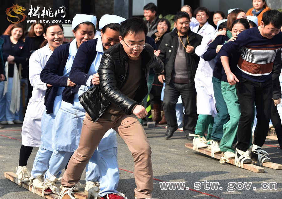 健康過大年 快樂在醫(yī)院—縣人民醫(yī)院迎新春系列活動之齊步走
