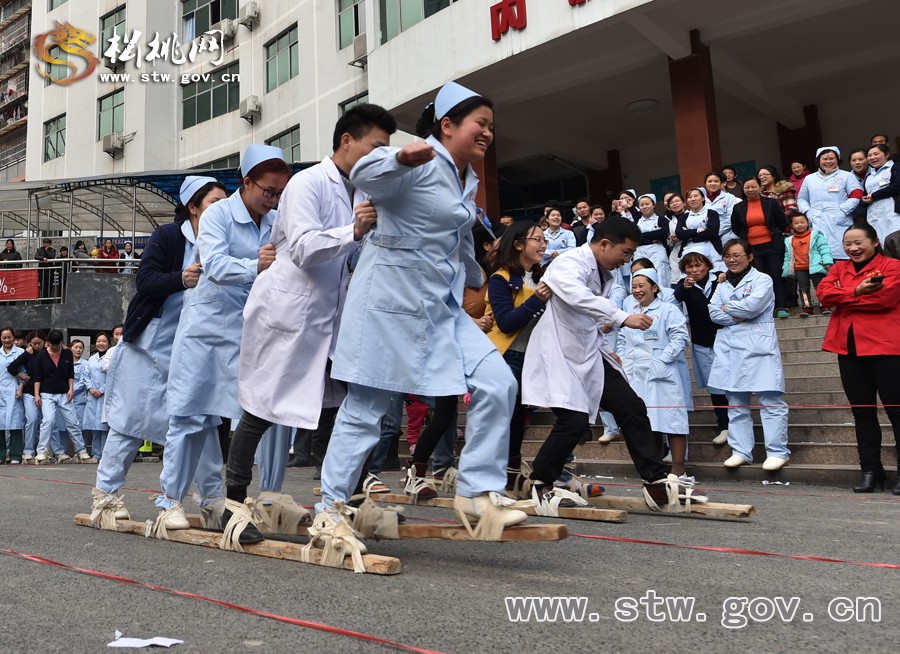 健康過大年 快樂在醫(yī)院—縣人民醫(yī)院迎新春系列活動之齊步走