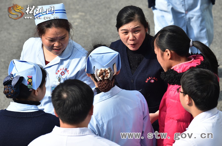 健康過大年 快樂在醫(yī)院—縣人民醫(yī)院迎新春系列活動之齊步走