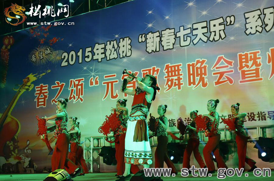【新春七天樂】松桃數(shù)萬(wàn)群眾歡騰元宵之夜