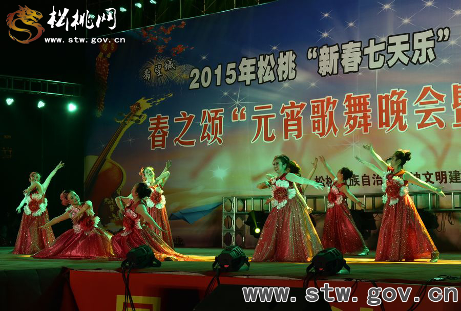 【新春七天樂(lè)】松桃數(shù)萬(wàn)群眾歡騰元宵之夜