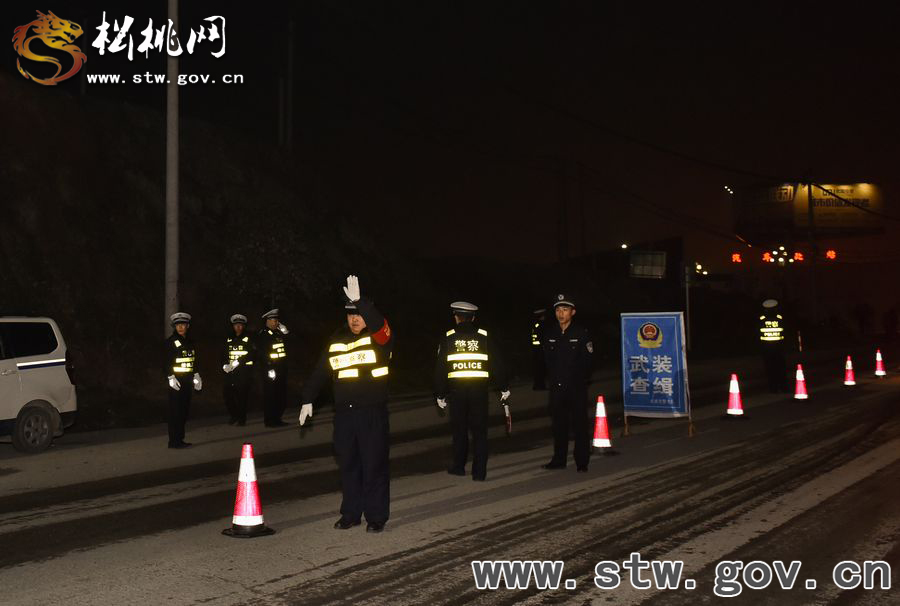 松桃交警嚴(yán)查各類道路交通違法行為