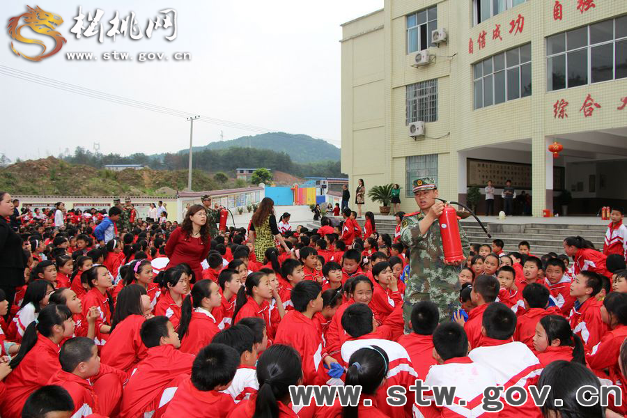 松桃消防深入校園開展防震減災(zāi)應(yīng)急疏散演練