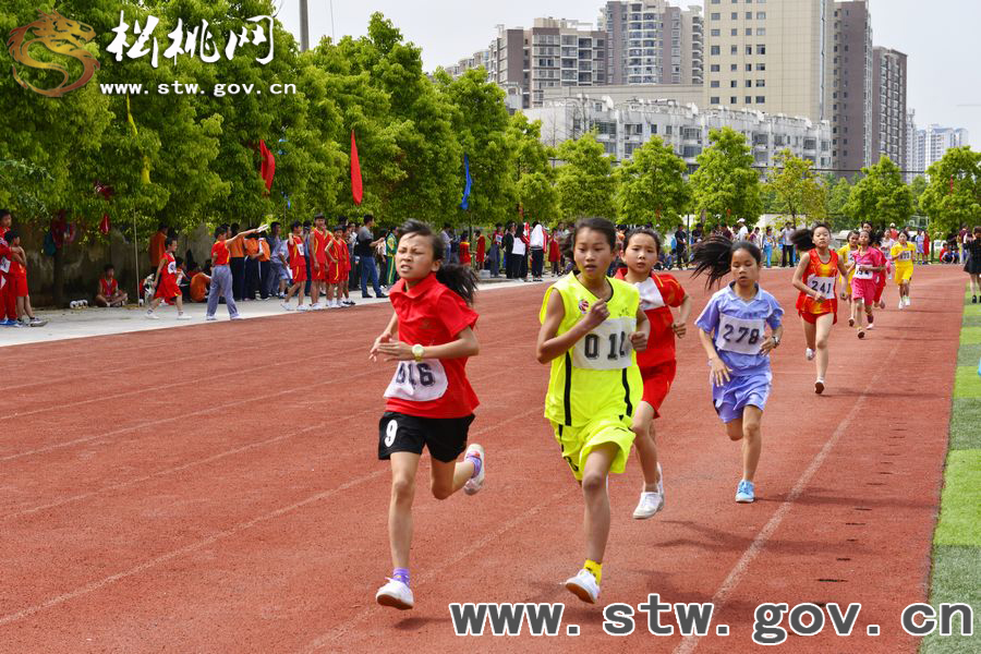 松桃小學(xué)生田徑運動會開幕