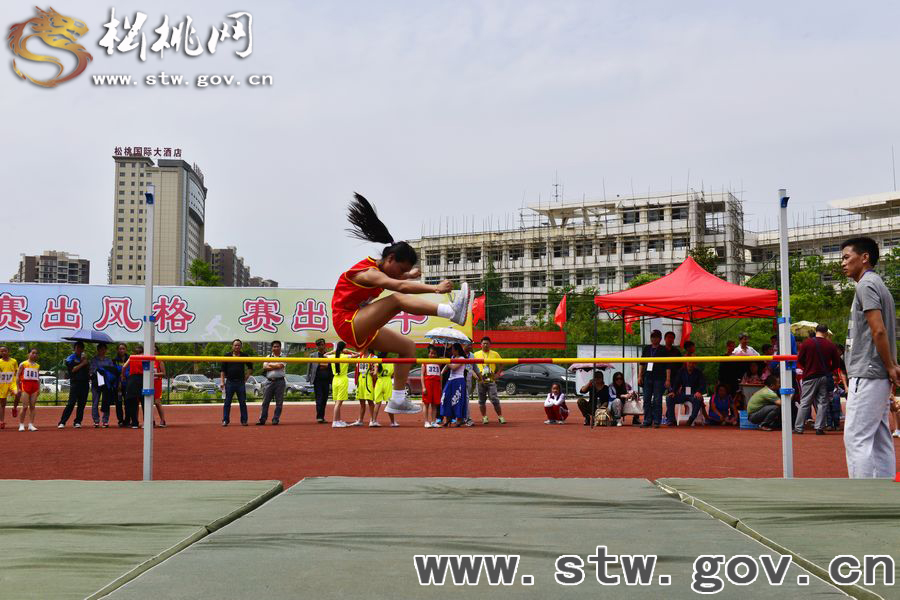 松桃小學(xué)生田徑運動會開幕