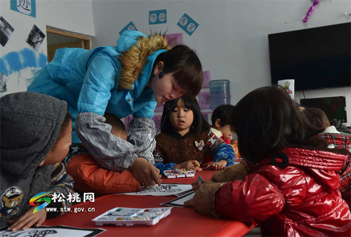 她，“嫁”給大山里的孩子――妙隘鄉(xiāng)大土村幼教志愿者肖敏采訪記
