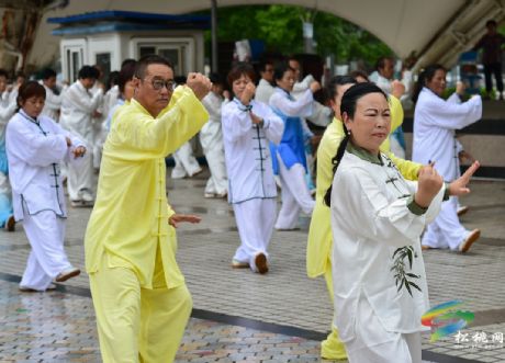 松桃太極健身協(xié)會(huì)授牌啦！