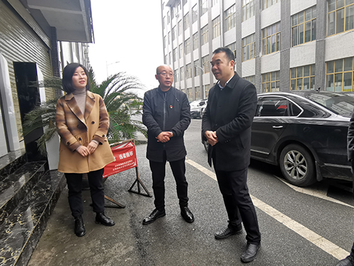 石磊張德沛石敏吳峰龍健清黃曉勇率隊看望慰問春節(jié)值班人員