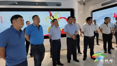 ​龍群躍率團赴成都開展招商引資考察