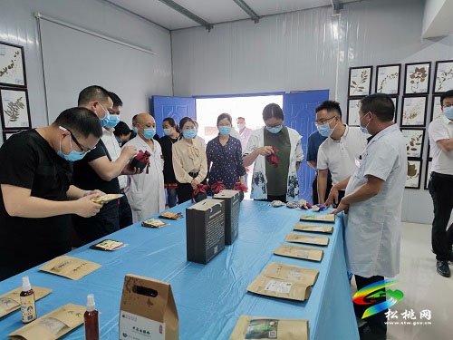 ​廖東梅率隊(duì)赴劍河縣考察學(xué)習(xí)民族醫(yī)藥發(fā)展工作