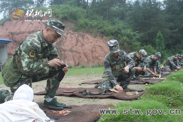 松桃人武部備戰(zhàn)省軍地聯(lián)考聯(lián)評(píng)訓(xùn)練掠影