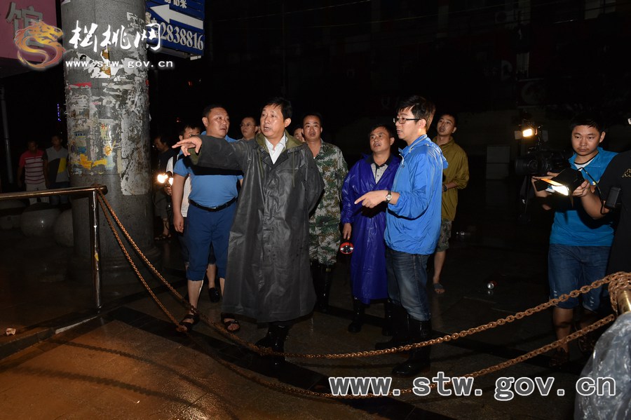 洪峰夜襲松桃 央視記者抵達(dá)現(xiàn)場(chǎng)
