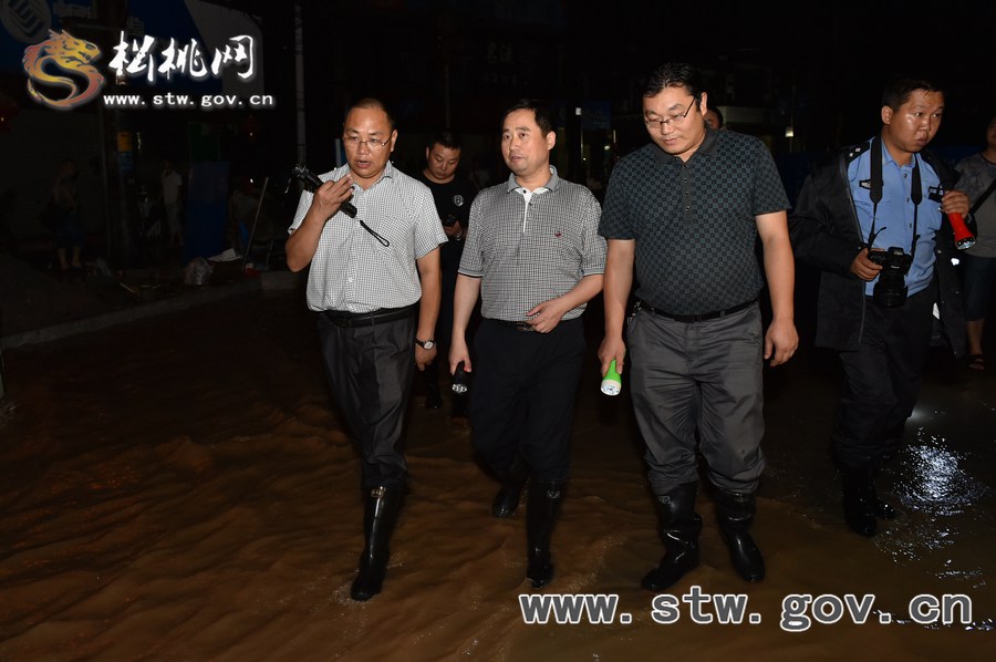 洪峰夜襲松桃 央視記者抵達(dá)現(xiàn)場