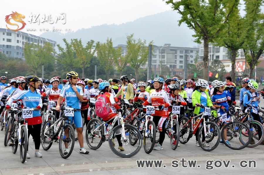 速度與激情：2014年環(huán)梵凈山國際公路自行車邀請賽