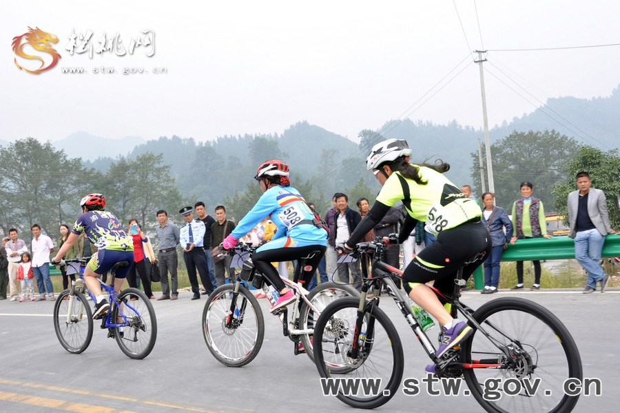 速度與激情：2014年環(huán)梵凈山國(guó)際公路自行車邀請(qǐng)賽