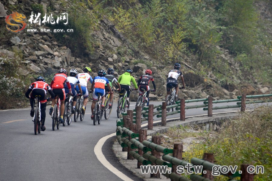 速度與激情：2014年環(huán)梵凈山國際公路自行車邀請賽