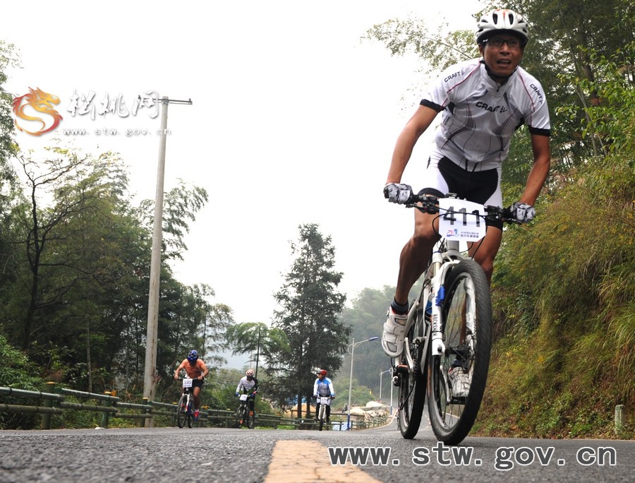 速度與激情：2014年環(huán)梵凈山國(guó)際公路自行車(chē)邀請(qǐng)賽