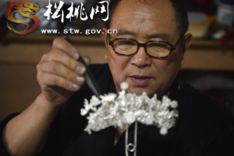 千錘百煉的苗族銀飾