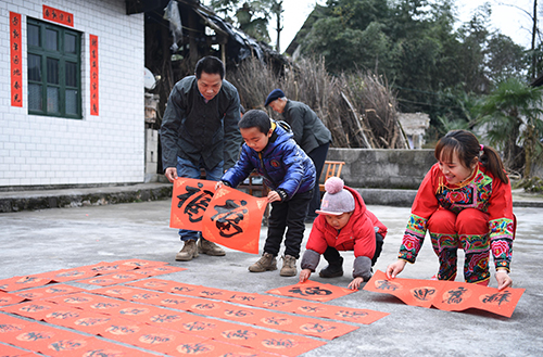【新春走基層】愛心暖苗寨 最美志愿紅