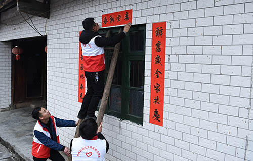 【新春走基層】愛心暖苗寨 最美志愿紅