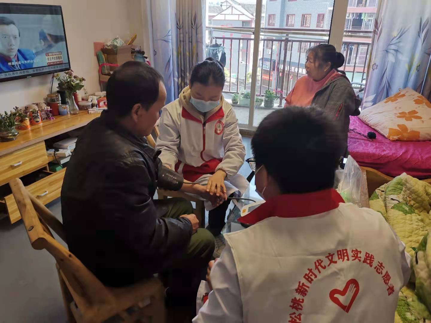 ​【奮斗百年路 啟航新征程】文明實踐進家庭 送醫(yī)服務暖人心