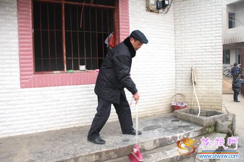 愛與責(zé)任的堅(jiān)守