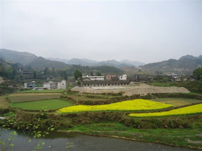 團(tuán)寨風(fēng)光