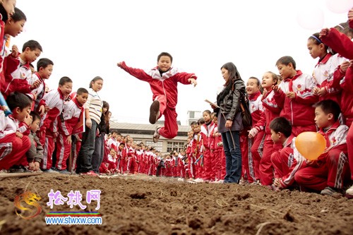 融入陽光體育 共享精彩時(shí)光