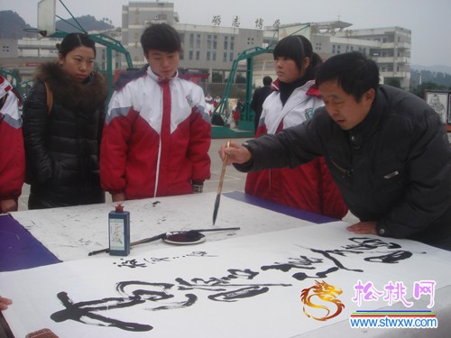 松中舉辦“藝術(shù)之冬”師生書(shū)畫(huà)展