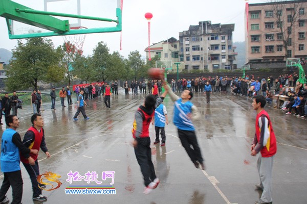寨英鎮(zhèn)舉辦“感黨恩.淳民風(fēng).愛家鄉(xiāng).促和諧”籃球運(yùn)動(dòng)會(huì)