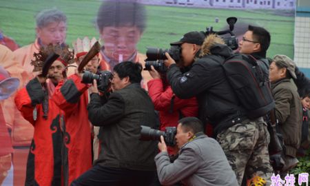 松桃長興鎮(zhèn)九龍舉辦迎新春苗族接龍活動
