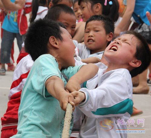 松桃實(shí)驗(yàn)小學(xué)舉行學(xué)生運(yùn)動(dòng)會(huì)