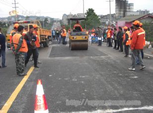 松桃公路職工積極參加2013年全市交通戰(zhàn)備演練