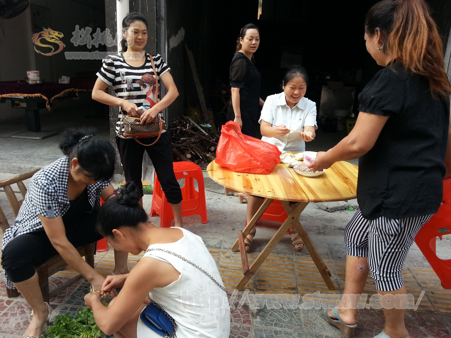 和諧小區(qū)中秋大團圓