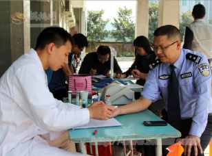 松桃警察：義務(wù)獻(xiàn)血無(wú)尚光榮