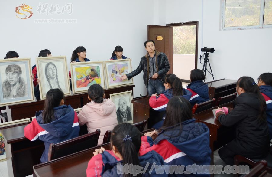 孟中松中首屆學生美術(shù)作品交流展舉行