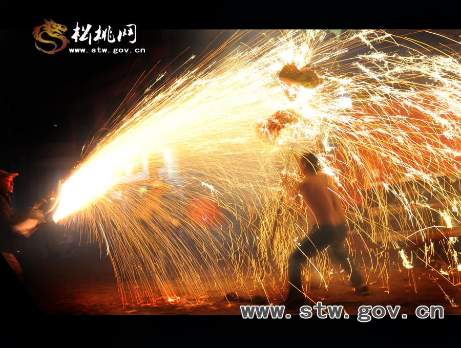 煙花之戀－－梵凈府城孟溪花燒龍藝術(shù)節(jié)2014新拍