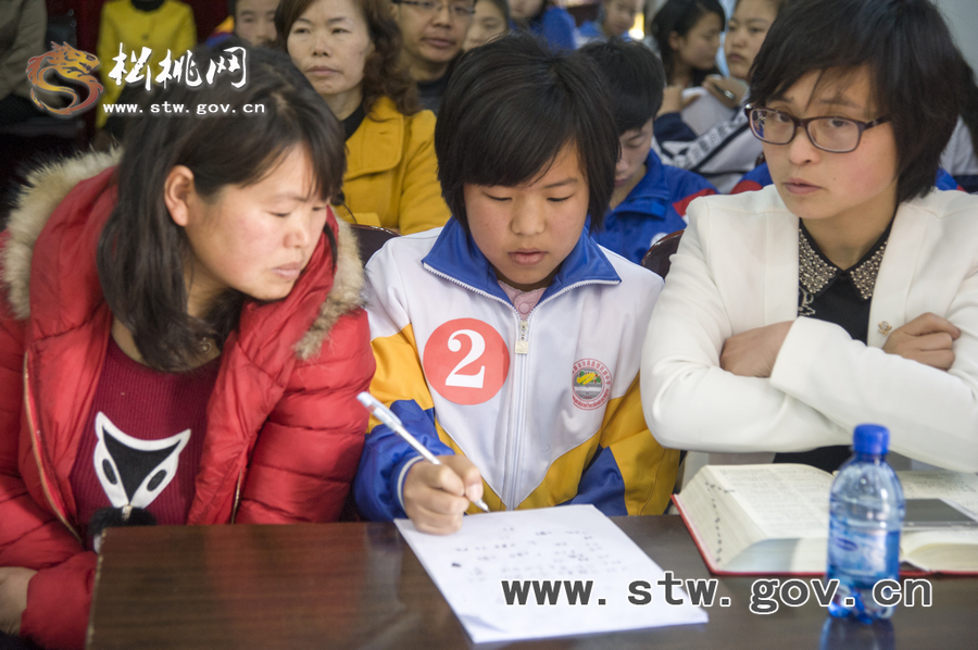 中國(guó)漢字聽(tīng)寫(xiě)大會(huì)選拔賽走進(jìn)松桃