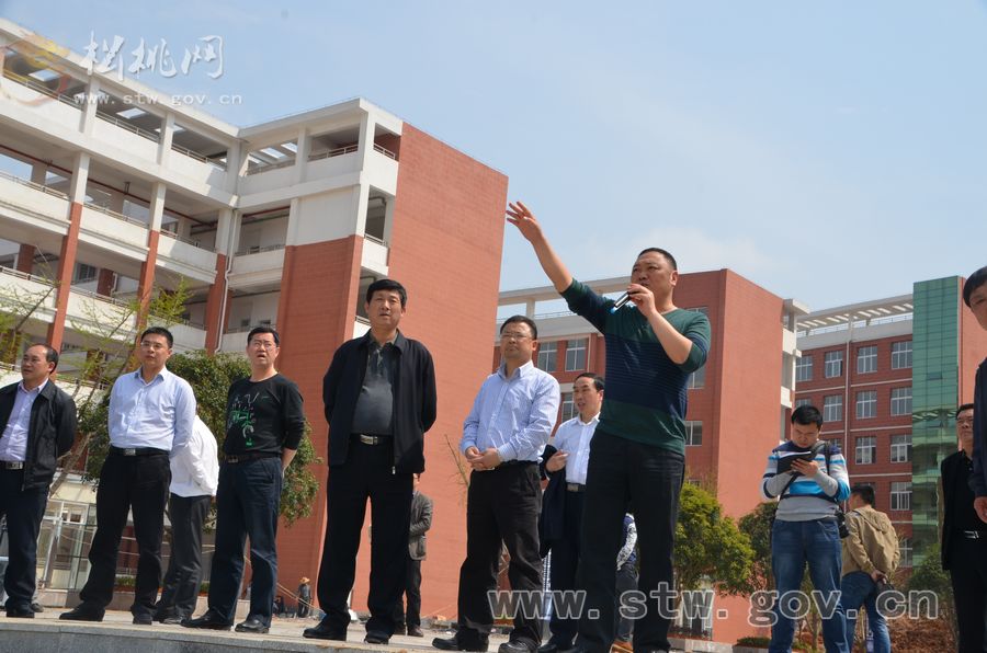 印江考察團(tuán)參觀考察我縣城鎮(zhèn)化、工業(yè)化建設(shè)
