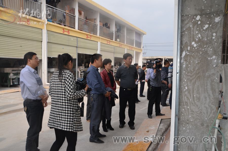 印江考察團(tuán)參觀考察我縣城鎮(zhèn)化、工業(yè)化建設(shè)