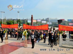“緬懷先烈、感恩祖國(guó)”幼兒園掃墓儀式