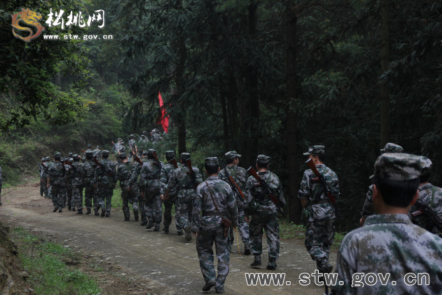 追尋紅軍足跡 傳承革命精神——松桃人民武裝部重走長(zhǎng)征路