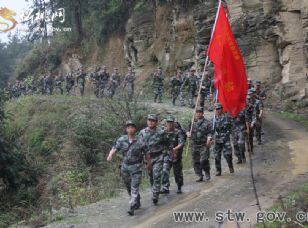 追尋紅軍足跡 傳承革命精神——松桃人民武裝部重走長(zhǎng)征路