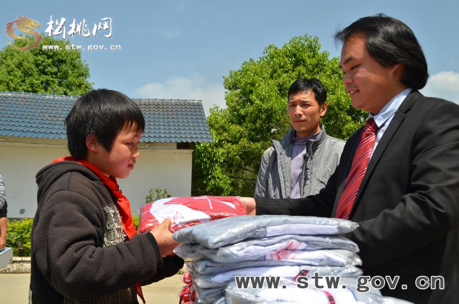 “我們有新校服了”