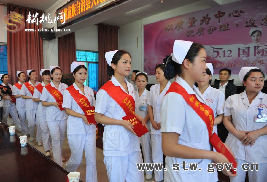 松桃縣醫(yī)院舉行護(hù)理知識(shí)競(jìng)賽紀(jì)念國(guó)際護(hù)士節(jié)