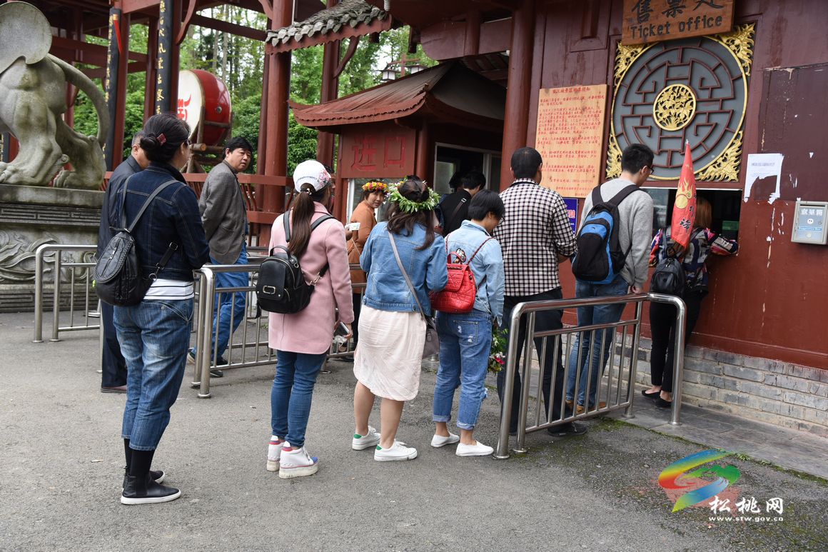 苗王城：體驗式旅游助推客流小高峰