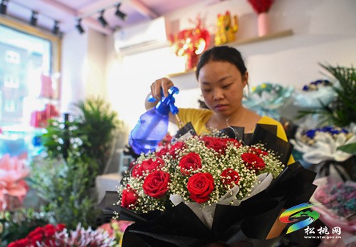 松桃：“七夕”鮮花熱銷