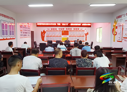 松桃城市管理局機(jī)關(guān)支部組織開展“回顧‘ 黃金十年’?感恩奮進(jìn)新征程”主題黨日活動
