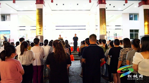 逆疫而上 星夜馳援——松桃援貴陽醫(yī)療隊(duì)集結(jié)出征